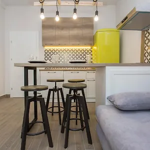  Апартаменты Sunny And Modern 1bdr In The Center